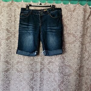 Mudd Size 13 Juniors Stretch Burmuda Dark Denim Distressed Shorts
